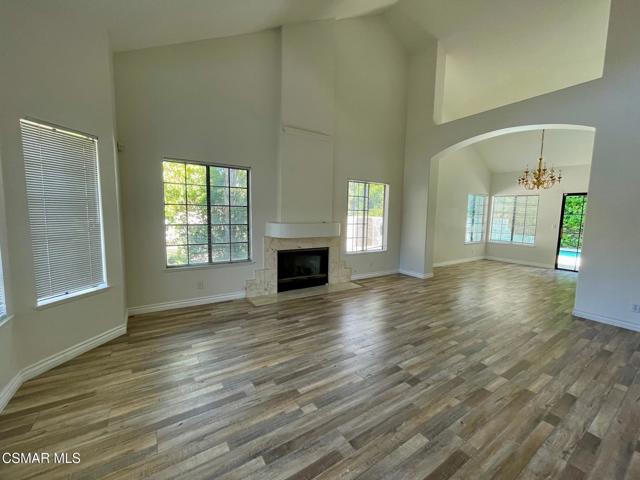 5580 Eagle Point Circle, Westlake Village CA: https://media.crmls.org/mediaz/d5008077-17b1-4010-b859-bb8f2ee33979.jpg