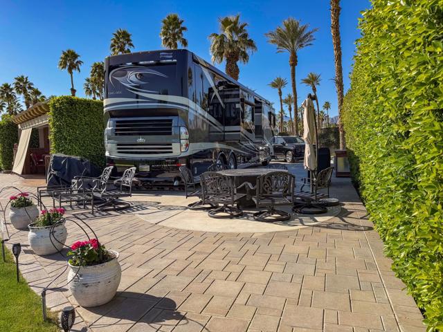 80394 Avenue 48, Indio CA: https://media.crmls.org/mediaz/d5009b71-2a5a-46a3-9b42-df0476510977.jpg