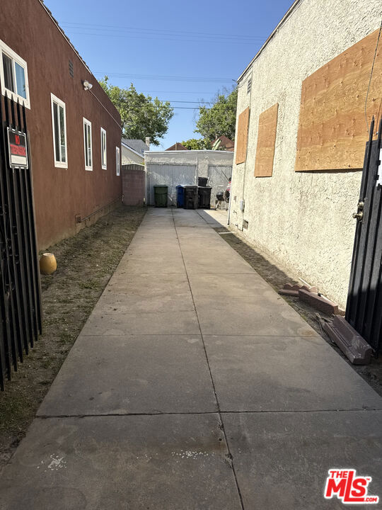 https://media.crmls.org/mediaz/d500a548-f277-470f-959e-a05cf1752bc3.jpg?preset=X-Large