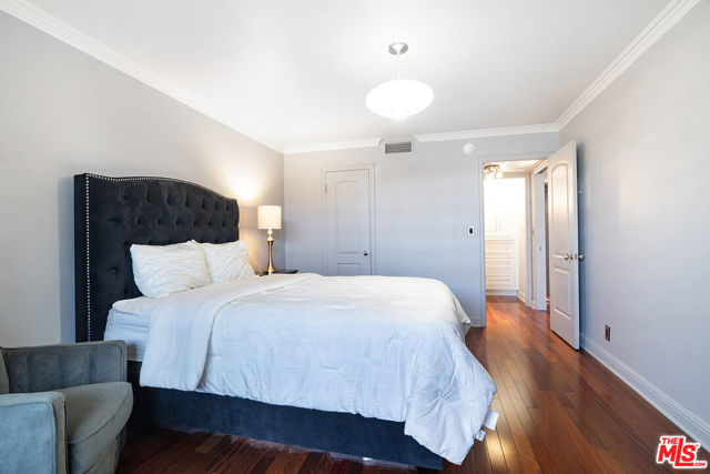 740 N Kings Road, West Hollywood CA: https://media.crmls.org/mediaz/d500ec6d-a3c3-44b2-9c35-3b9b94e5d875.jpg