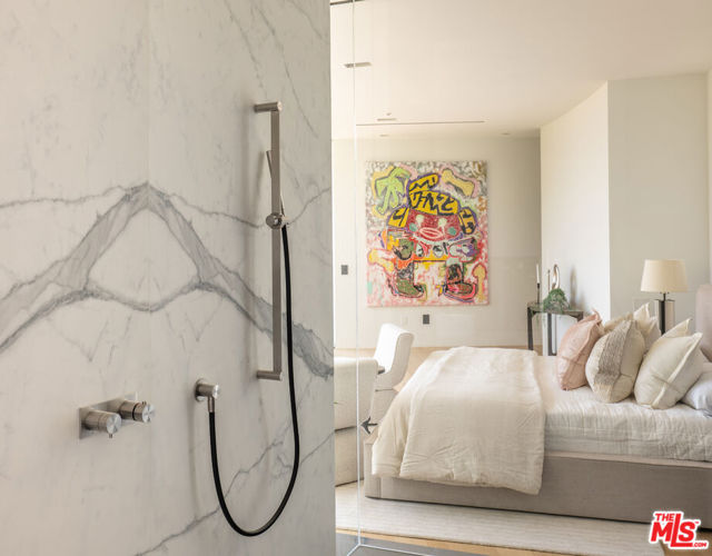 9277 Thrush Way, Los Angeles CA: https://media.crmls.org/mediaz/d5011e8a-5d5d-4977-a8ab-ff6fa60a565a.jpg