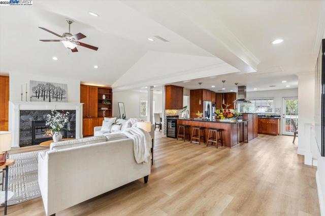 297 Ludlow Pl, San Ramon CA: https://media.crmls.org/mediaz/d5016b72-cec0-488b-84d3-ecd21900523d.jpg