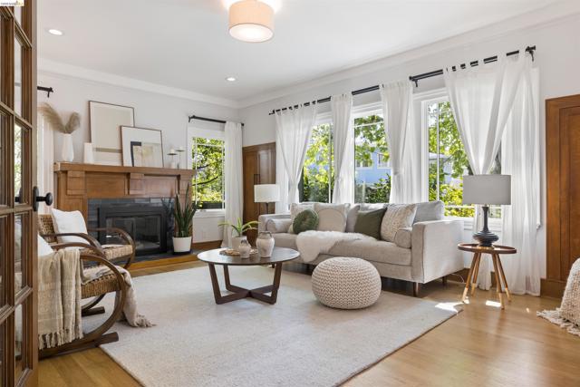 Image 4 of 41 For 3208 Claremont Ave