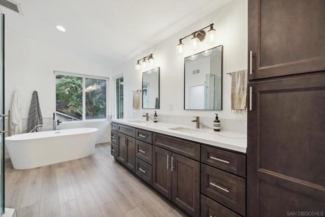 28145 Shady Meadow Ln, Yorba Linda CA: https://media.crmls.org/mediaz/d501ec8f-5146-49e8-9608-419bccfb3794.jpg