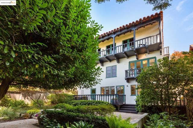 2583 Buena Vista Way, Berkeley CA: https://media.crmls.org/mediaz/d501f72d-7696-4ebf-88b1-96e54ec34beb.jpg