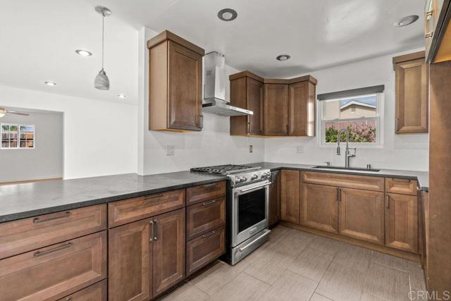 Detail Gallery Image 4 of 49 For 7112 Skyline Dr, San Diego,  CA 92114 - 4 Beds | 2 Baths