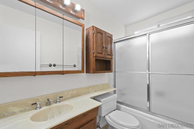 13514 Avenida Del Charro, El Cajon CA: https://media.crmls.org/mediaz/d502594d-11ee-4185-bd46-23c7568bc953.jpg