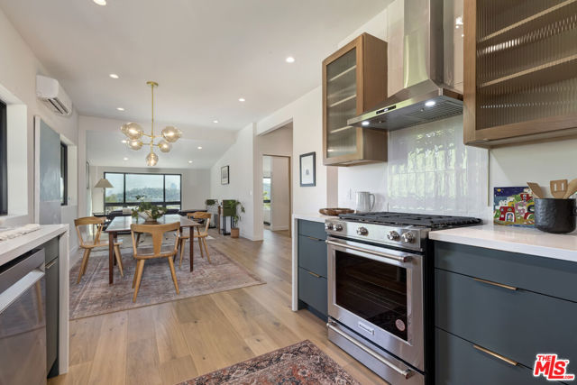 3404 Glenalbyn Drive, Los Angeles CA: https://media.crmls.org/mediaz/d502de21-a14b-4f46-af6b-bdf37daf1057.jpg