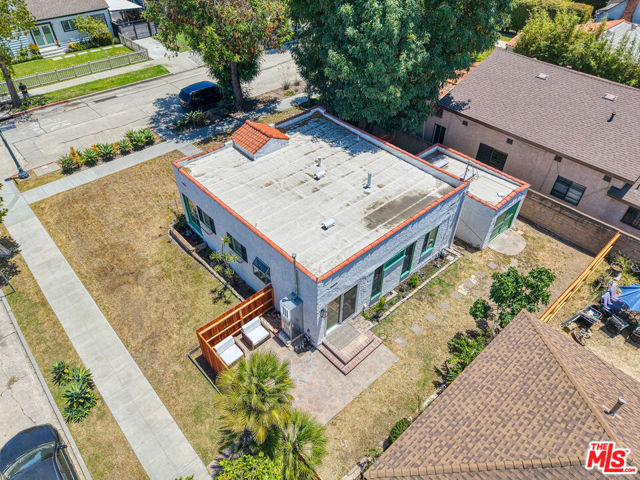3653 Falcon Avenue, Long Beach CA: https://media.crmls.org/mediaz/d503085a-a564-44eb-8276-f96847918925.jpg