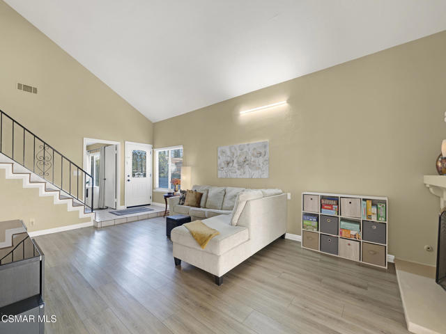 190 Donegal Avenue, Newbury Park CA: https://media.crmls.org/mediaz/d5031590-fb2f-457f-9e79-fc96dead1621.jpg