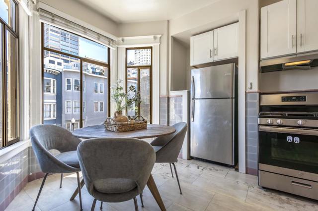 806810 Union Street, San Francisco CA: https://media.crmls.org/mediaz/d503345f-f32d-4a3f-92ca-2b7f8bc0c61a.jpg