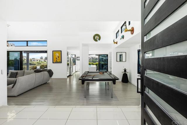 6544 Caminito Northland, La Jolla CA: https://media.crmls.org/mediaz/d50352f4-d912-4ac4-a4b6-456a972e11bd.jpg