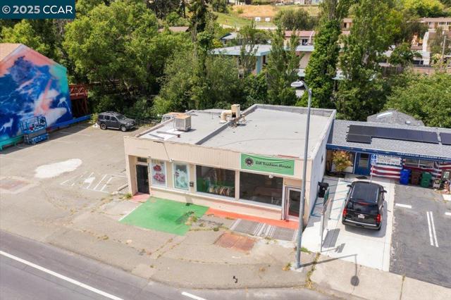 4955 Appian Way, El Sobrante CA: https://media.crmls.org/mediaz/d50359bc-7d89-4114-a5de-f69e621aff1b.jpg