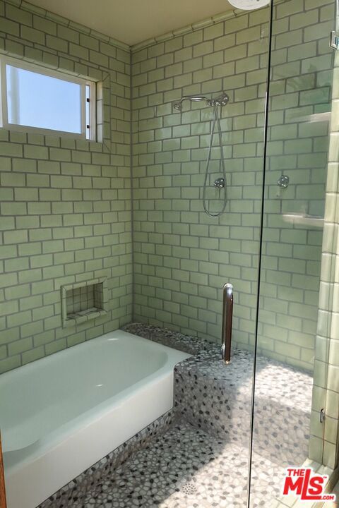 643 Santa Clara Avenue, Venice CA: https://media.crmls.org/mediaz/d503b35f-dce3-442e-9f7f-313dcd5b9498.jpg