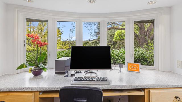 161 E Floresta Way, Portola Valley CA: https://media.crmls.org/mediaz/d5042679-975a-44c3-a996-aeb7aeba3fa9.jpg