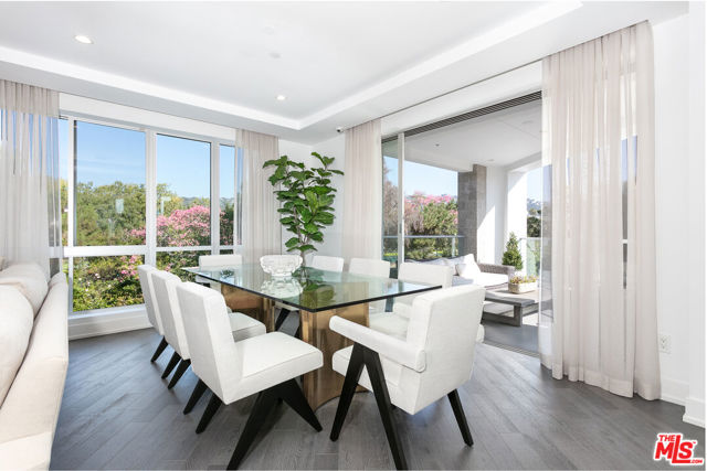 460 N Palm Drive, Beverly Hills CA: https://media.crmls.org/mediaz/d5047c44-77d3-43e7-978e-b9605ae33eb7.jpg