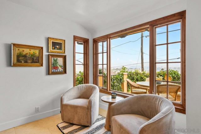 1250 Willow St, San Diego CA: https://media.crmls.org/mediaz/d5048580-7173-436f-b81c-6b52a9c4eaa4.jpg