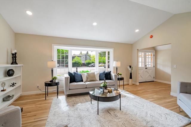 3574 Wellesley Court, Mountain View CA: https://media.crmls.org/mediaz/d504da96-93f1-4adc-b510-4a62a67d3567.jpg