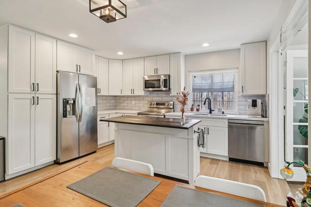 Detail Gallery Image 14 of 28 For 1402 E Lincoln Ave, Escondido,  CA 92027 - 3 Beds | 2 Baths