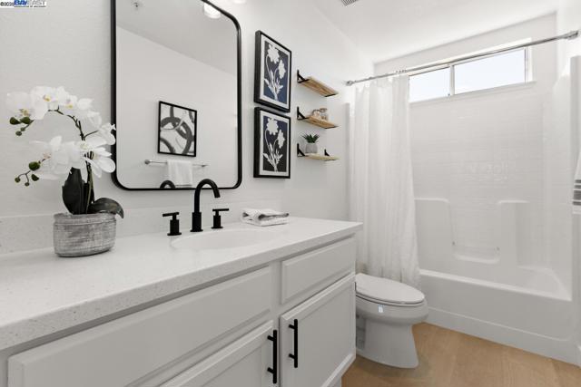 1387 Meadow Ct, Livermore CA: https://media.crmls.org/mediaz/d50621e8-c588-41d6-af47-771f8a4191f9.jpg