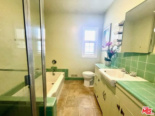 3230 Kelton Avenue, Los Angeles CA: https://media.crmls.org/mediaz/d5063615-48a1-426e-911d-c23330591390.jpg