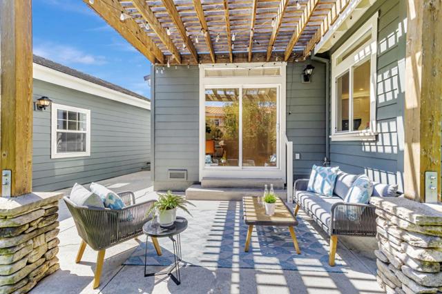 515 Silver Avenue, Half Moon Bay CA: https://media.crmls.org/mediaz/d5063784-2046-4c25-8a42-1ed67fe085e8.jpg