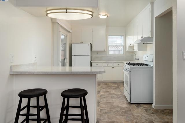 591 VIA ACALANES, San Lorenzo CA: https://media.crmls.org/mediaz/d506a938-27a3-48c9-90b7-bcc225568c77.jpg