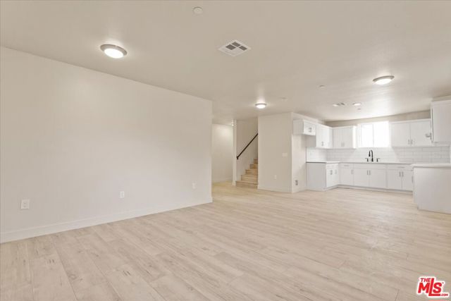 409 E 99th Street, Los Angeles CA: https://media.crmls.org/mediaz/d5070910-86fe-40a9-a818-5ee9e0b1db25.jpg