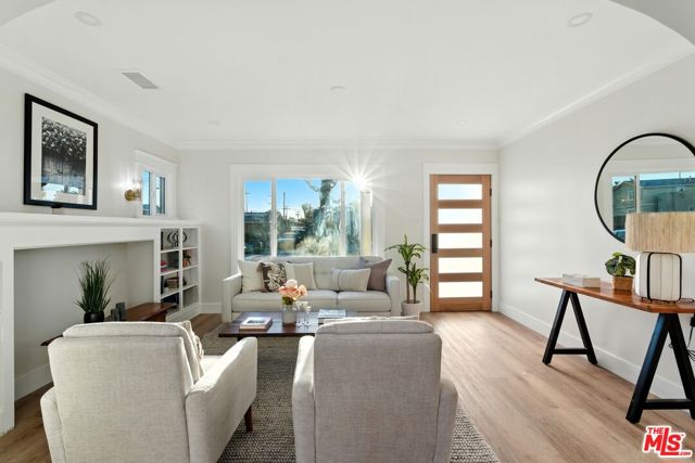 4340 2nd Avenue, Los Angeles CA: https://media.crmls.org/mediaz/d507130b-b024-49f3-a977-cccf41fddeb4.jpg
