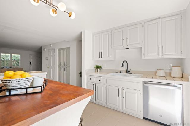 736 F Ave, Coronado CA: https://media.crmls.org/mediaz/d5078446-013b-41b2-a41d-a3238cbc61a1.jpg