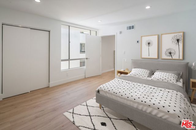 406 N Oakhurst Drive, Beverly Hills CA: https://media.crmls.org/mediaz/d507861d-1a95-4cf6-9ba7-c91ee710de7c.jpg