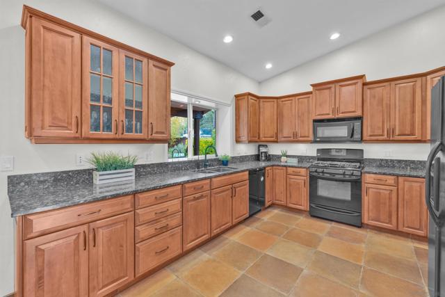 23540 Oriente Way, Ramona CA: https://media.crmls.org/mediaz/d508052a-e132-415b-a614-4f162d618a1b.jpg