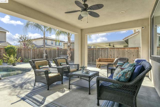 847 Dunmore St, Oakley CA: https://media.crmls.org/mediaz/d508210b-b4d8-4dc8-90f3-8c2423671d4d.jpg