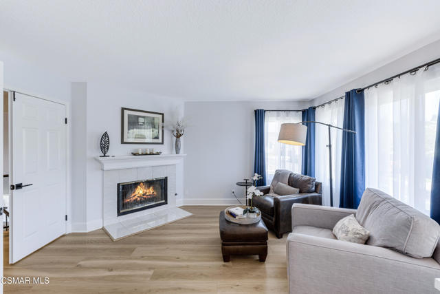 12147 Alder Grove Street, Moorpark CA: https://media.crmls.org/mediaz/d50837c1-5eb0-4230-813a-e16d4e79c7e7.jpg
