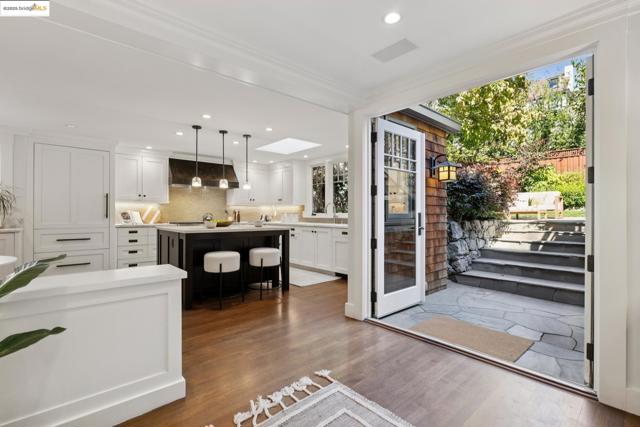 38 Bonita Ave., Piedmont CA: https://media.crmls.org/mediaz/d5085562-438b-4815-a4fc-d52ad340aeed.jpg
