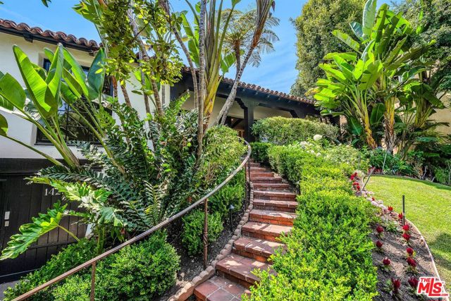1423 Warnall Avenue, Los Angeles CA: https://media.crmls.org/mediaz/d508691d-f4b5-405e-8b7a-9a1ea52fa4a8.jpg
