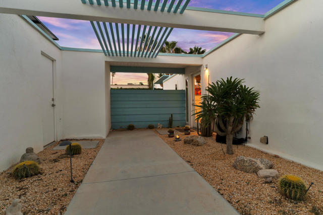600 E Alexander Way, Palm Springs CA: https://media.crmls.org/mediaz/d508daad-a1d5-4108-995f-f2e2eacc2435.jpg