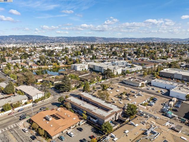 2106 Otis Dr, Alameda CA: https://media.crmls.org/mediaz/d5095257-39c1-41c7-b229-78c84d898dce.jpg