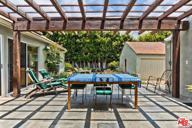 3238 Corinth Avenue, Los Angeles CA: https://media.crmls.org/mediaz/d5095b09-99a8-47d7-87da-41fce93443df.jpg