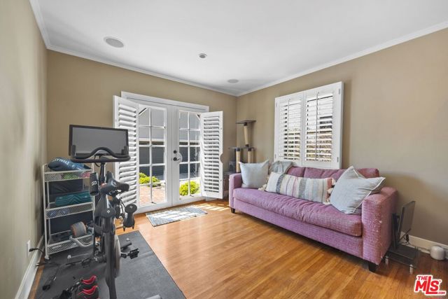 749 N Crescent Heights Boulevard, Los Angeles CA: https://media.crmls.org/mediaz/d50a9057-c509-4427-80a1-5cf49effe161.jpg