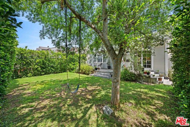 568 N Gower Street, Los Angeles CA: https://media.crmls.org/mediaz/d50ad127-7fdb-4f9a-8f83-32da416d26a8.jpg