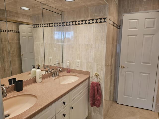 101 La Cerra Drive, Rancho Mirage CA: https://media.crmls.org/mediaz/d50b42bb-25ac-4340-99a4-188ee022e0f5.jpg