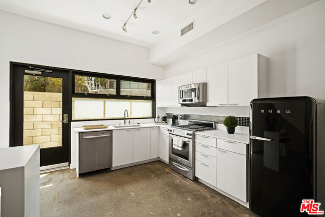 815 Hampton Drive, 6 photo 7