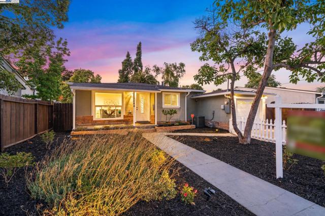 1244 Locust St, Livermore CA: https://media.crmls.org/mediaz/d50c23d7-8e9a-4944-b0e8-fab602ddd83e.jpg