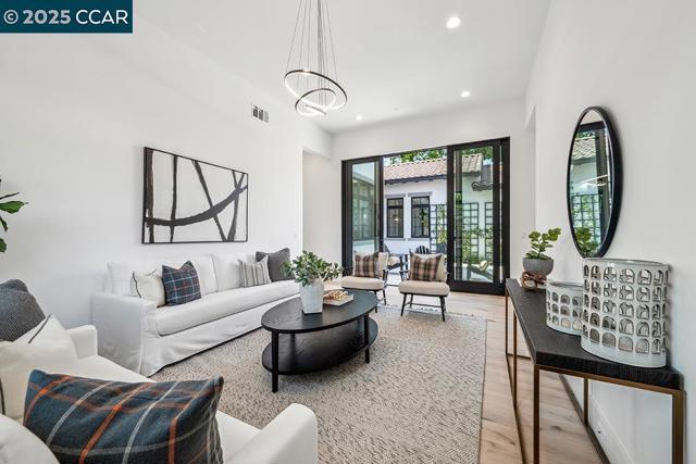 2990 Limestone Rd, Alamo CA: https://media.crmls.org/mediaz/d50c697e-dddf-4e5f-ad99-7981c7da1082.jpg