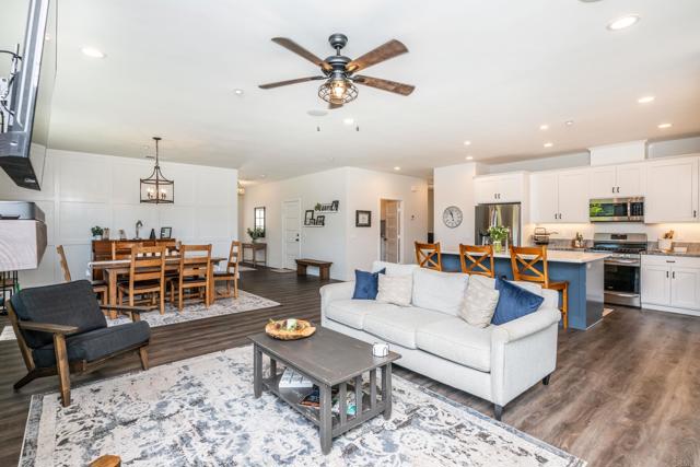 1309 Sunny Heights Road, Fallbrook CA: https://media.crmls.org/mediaz/d50e13fc-df90-4084-b2f6-5f408bcab670.jpg