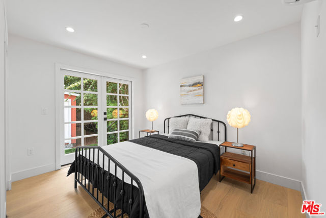 607 S Orange Drive, Los Angeles CA: https://media.crmls.org/mediaz/d50e2368-5661-44fa-9d3b-214b7efb455c.jpg