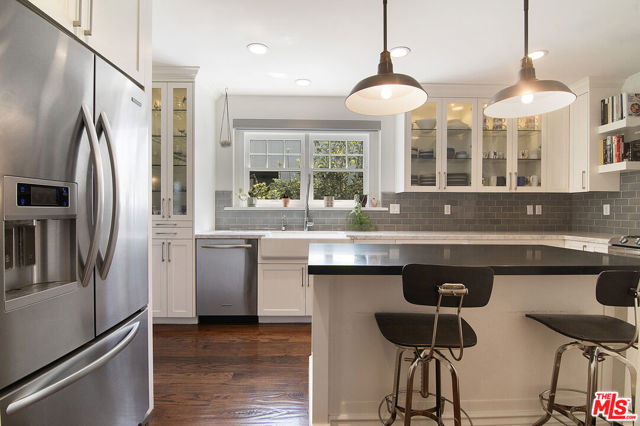 8828 Rosewood Avenue, West Hollywood CA: https://media.crmls.org/mediaz/d50e5a25-c754-4ee3-ba55-ada0e646aa15.jpg