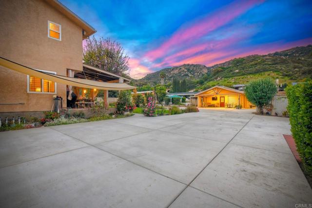 3097 Hidden Creek, Escondido CA: https://media.crmls.org/mediaz/d50e9870-2b1f-4ac5-921f-83e7b5c02e18.jpg