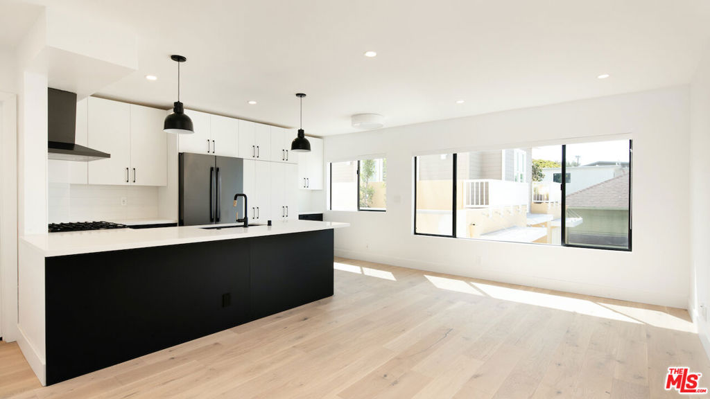 2811 3rd Street #8